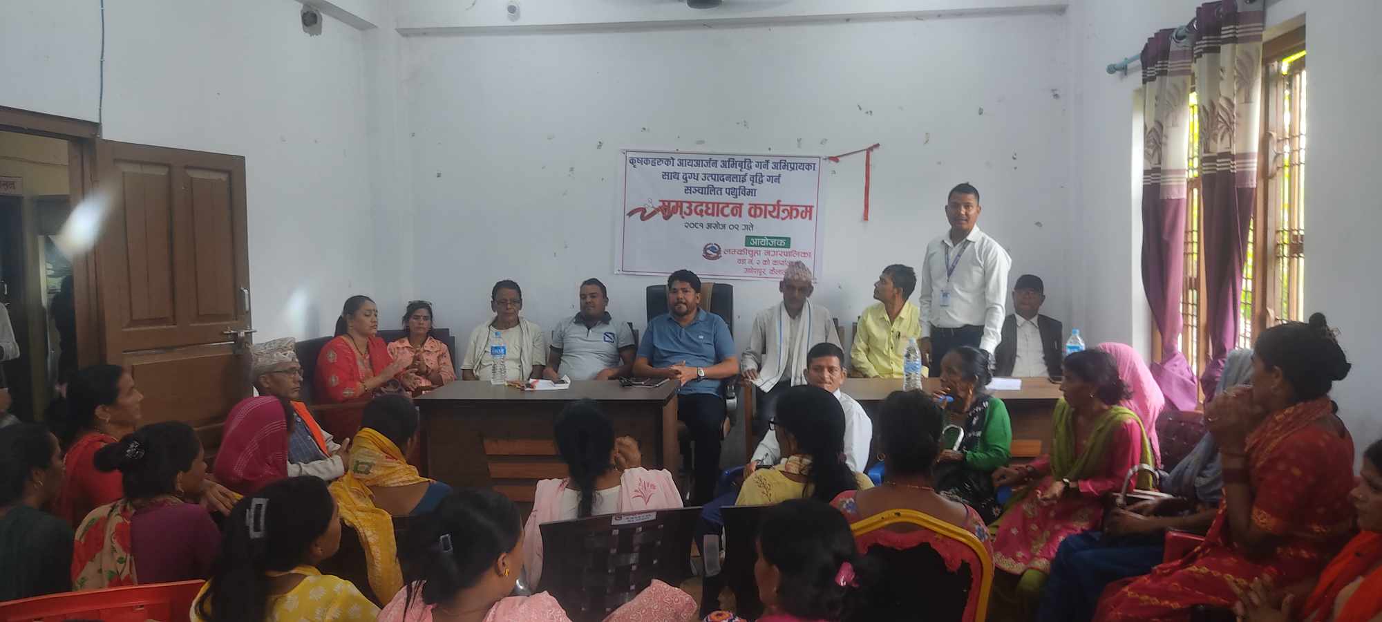 लम्कीचुहा वडा नं. २ ले पशुको निःशुल्क बीमा गरेपछि किसान हर्षित