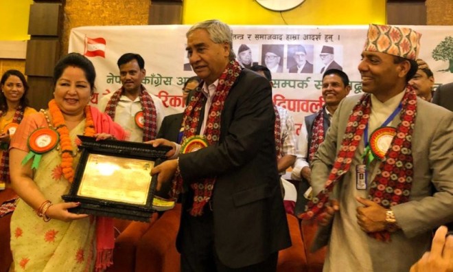 देउवा द्वारा आफ्नै पत्नी राणा सम्मानित