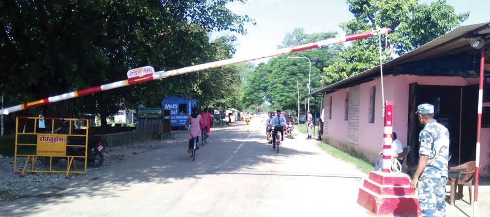 गड्डाचौकी नाकाबाट भित्रिने पर्यटक घटे