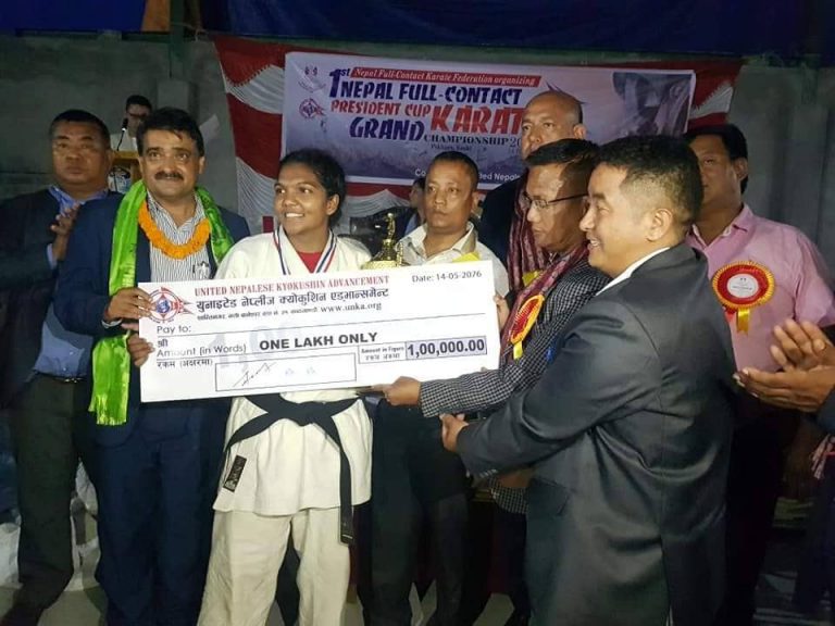 लम्कीचुहा नगरपालिकाकी मन्जु बि.क ले जितिन् प्रथम प्रेसिडेन्ट कराँते कपको उपाधी