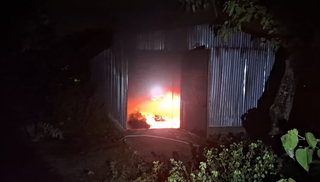 लम्कीमा चप्पल–जुत्ताको गोदाममा आगलागी, करिब ८० लाख रुपैयाँभन्दा बढीको क्षति