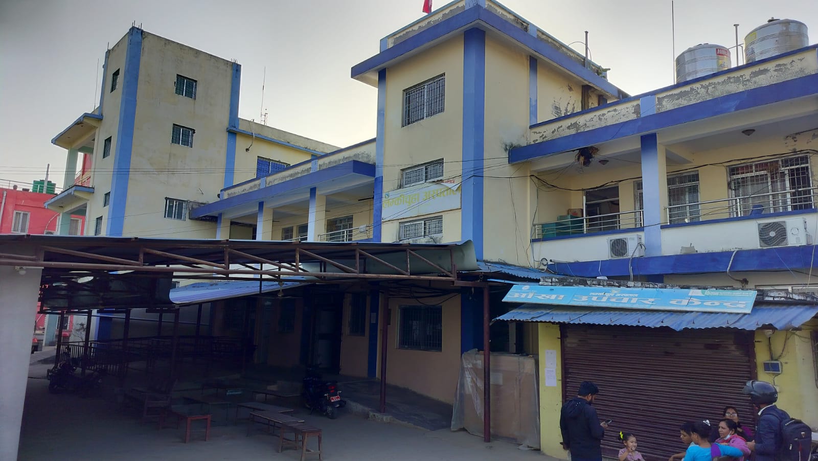 लम्कीचुहा अस्पतालका कर्मचारीमा अन्यौल र नैराश्यता
