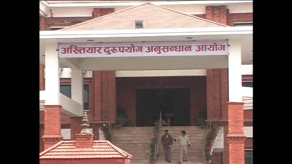 आठ हजार घुस रकम सहित मालपोत कार्यालय टीकापुरका सुब्बा र खरिदार पक्राउ